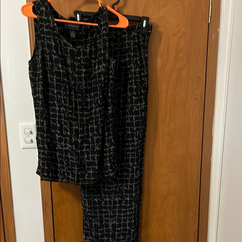 Liz Claiborne Black and Cream Patterned Sleeveless Ensemble